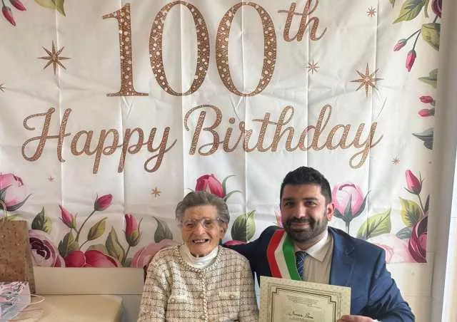 Cagliari festeggia una nuova centenaria: gli auguri del Comune alla signora Nunzia Canu