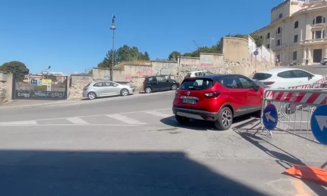 Cagliari, cambia il traffico in via Porcell dopo la caduta dei calcinacci: l'ordinanza del sindaco