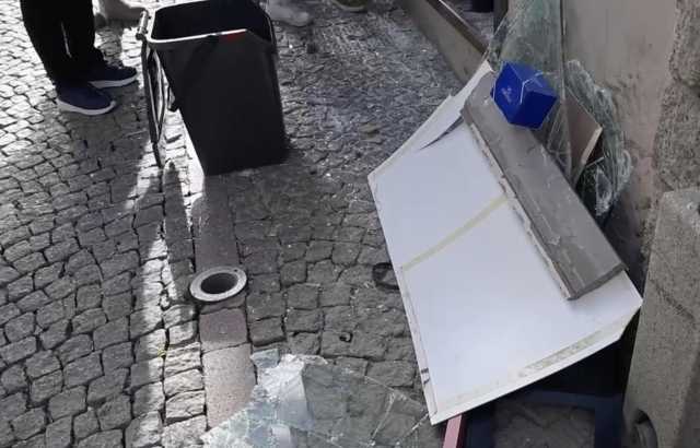 Fonni, blitz in gioielleria con una ruspa: ladri in fuga con la cassaforte, indagini in corso