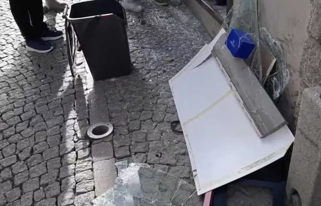 Fonni, blitz in gioielleria con una ruspa: ladri in fuga con la cassaforte, indagini in corso