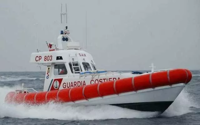 Barca a vela parte da Nebida verso Portoscuso, ma il maltempo la sorprende: salvato il comandante