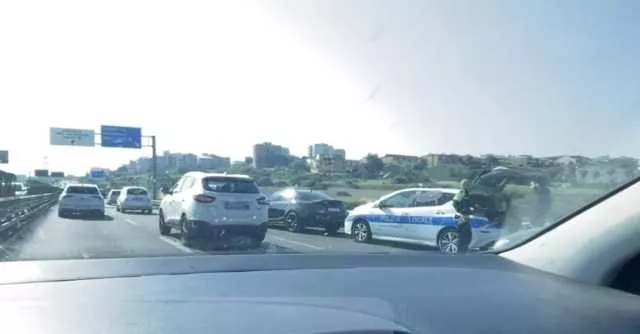 Incidente Asse Mediano R Polizia Locale Caos sull'Asse mediano a Cagliari, tamponamenti a catena e lunghe code: traffico in tilt