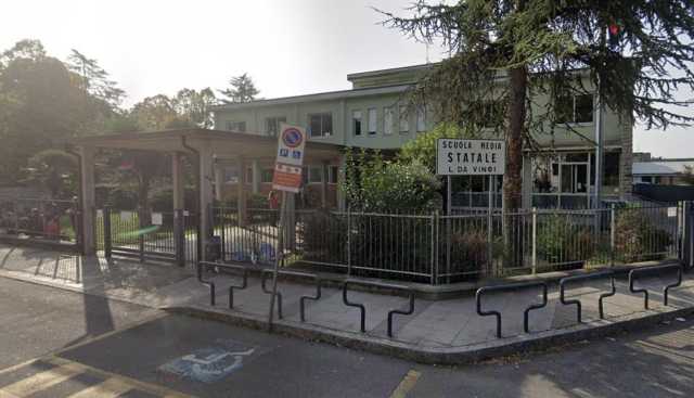Bergamo, professoressa accoltellata da un suo studente di 13 anni a scuola: è grave