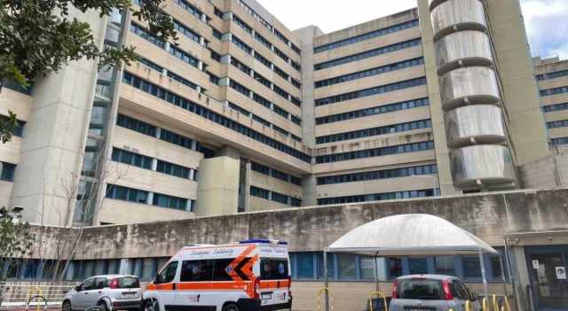 Cagliari, precipita dal tetto di una struttura ricettiva mentre lavora: operaio in codice rosso