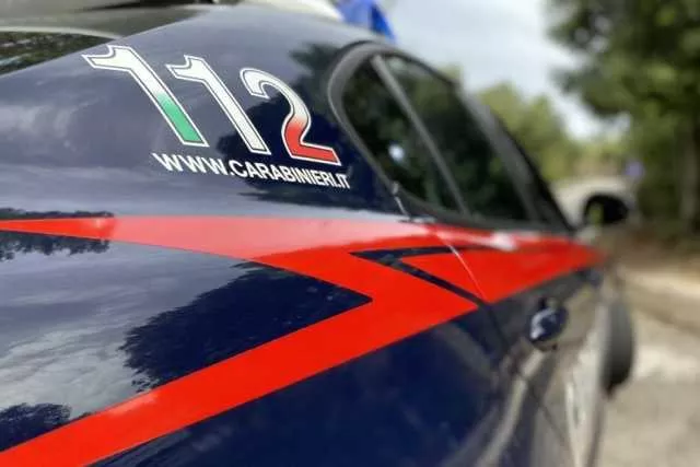Violenze pisicologiche sulla compagna e umiliazioni di fronte ai bambini: 45enne arrestato a Bosa