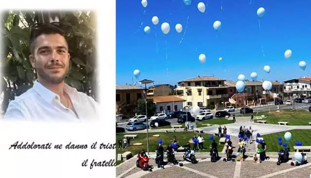 Lutto a Santa Giusta per la morte di Alessio Porcu: il rombo delle moto e i palloncini bianchi per l'ultimo saluto