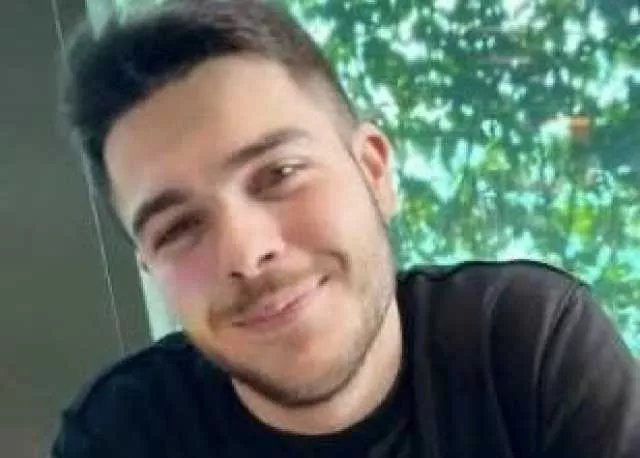 Tragico schianto contro un palo: Santa Giusta piange Alessio, aveva 25 anni