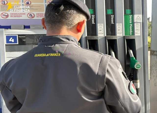 Controlli nei distributori di carburante, irregolare il 30% nell’Oristanese