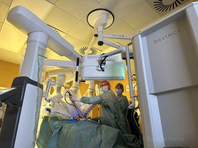 Cagliari, al Policlinico eseguiti i primi interventi con il robot da Vinci Xi: 