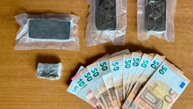 Squadra Mobile Cagliari Hashish e contanti in casa: 62enne arrestato a Settimo San Pientro