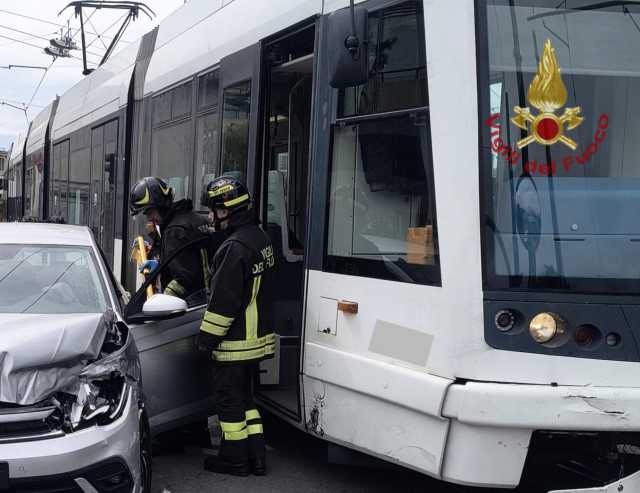 Incidente metro a Cagliari, il ferito è in codice giallo. Mistero sul semaforo