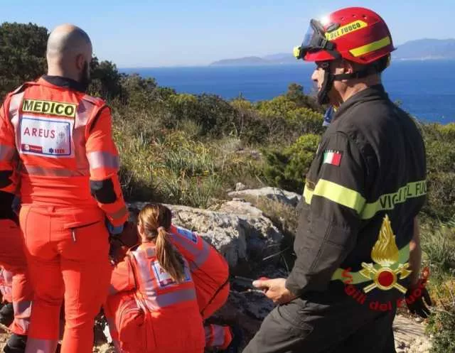Cagliari, cade mentre fa un'escursione tra Calamosca e il belvedere: americana soccorsa
