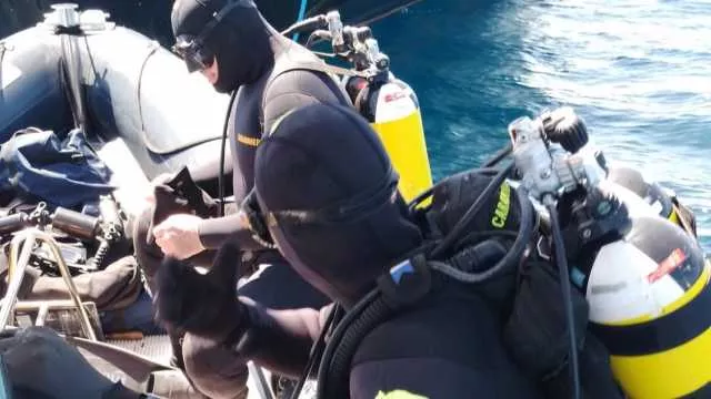 Nave cargo olandese si impiglia nelle reti da pesca al largo di Sant'Antioco: carabinieri in soccorso