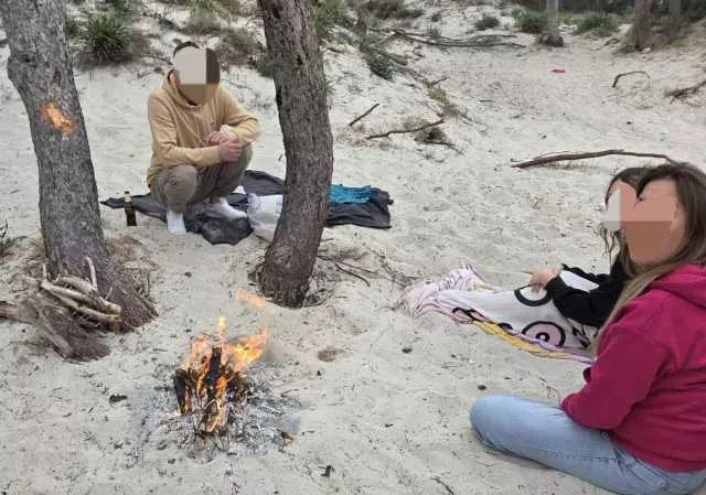 Fuochi Dune Alghero, accendono il fuoco in spiaggia sulle dune: tre sanzionati, scatta la multa
