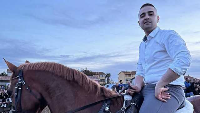 Muore a 25 anni dopo una caduta da cavallo: tragedia alla festa a Borore