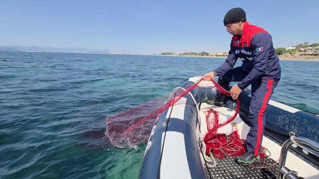 Margine Rosso, tre chilometri di reti da pesca abusive rimosse dai carabinieri subacquei