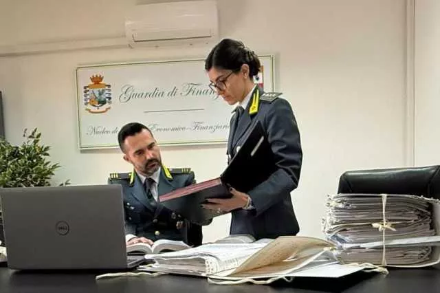 Sottrae 35mila euro dal conto di un anziano a cui badava: arrestato amministratore di sostegno nel Sulcis