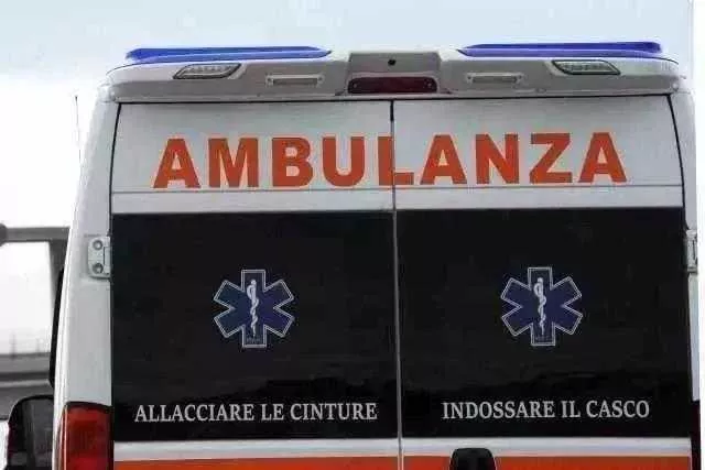 Colpito al petto da una fiocina partita da un'auto in corsa: 59enne ferito nel Bergamasco
