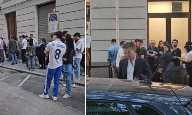 Apertura Pizzeria Cagliari, in centinaia per una pizza gratis di Capuano in piazza del Carmine