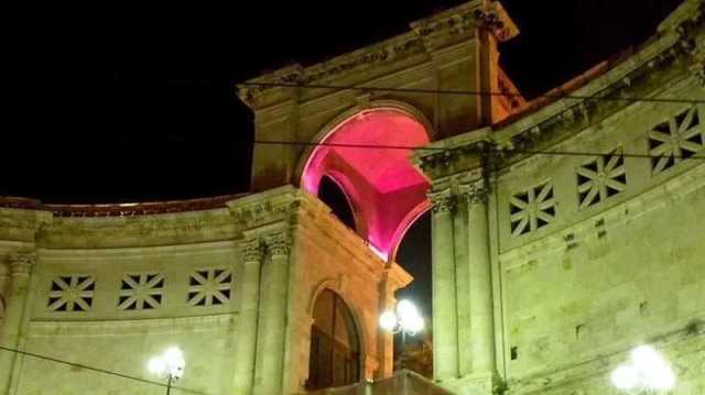 Cagliari, il Bastione si tinge di rosso per la giornata contro la Sclerosi multipla
