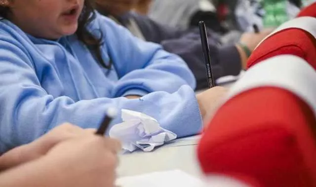 Sardegna sempre più vecchia: i giovani lasciano l'Isola, ultimo posto in Italia per i figli