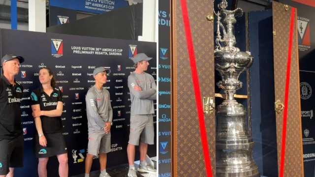 Conferenza Americas Cup Da Luna Rossa al team della Nuova Zelanda, l’emozione degli atleti a Cagliari: “Siamo pronti”