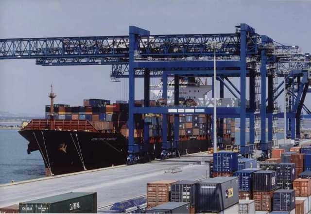 Container Nave Crescono trasporto merci e passeggeri, presto nuove opportunità: il piano triennale dei porti sardi