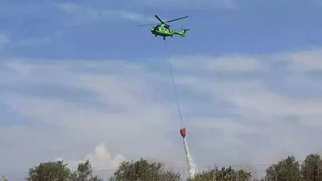 Incendioa San Sperate: fiamme in località Tramatzus, interviene l'elicottero