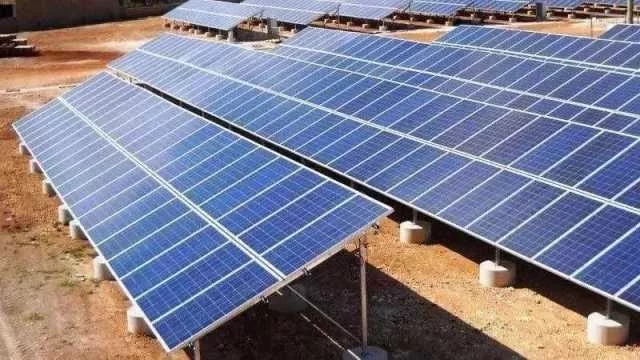 Energia rinnovabile, la Corte costituzionale interviene sui decreti del Governo: