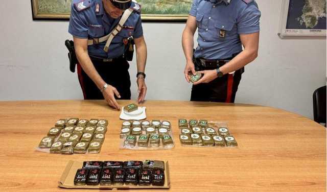 Arzachena, nasconde oltre 5 chili di Hashish nel locker point: 25enne nei guai