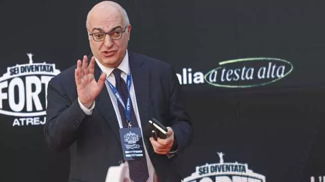 Mario Sechi fuori da Libero: