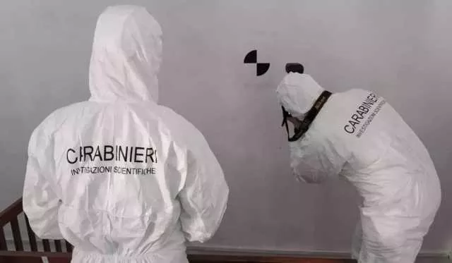 Due donne trovate morte in un cantiere edile: giallo in Campania