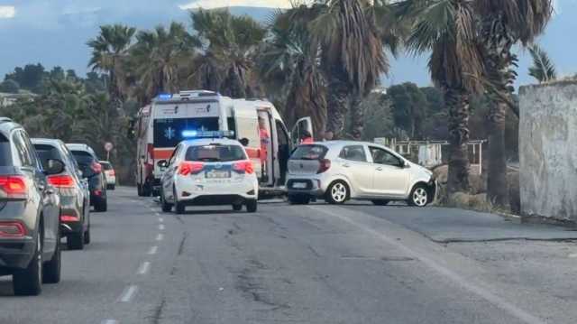 Quartu, violento scontro fra due auto al Poetto: una si è ribaltata, ci sono feriti