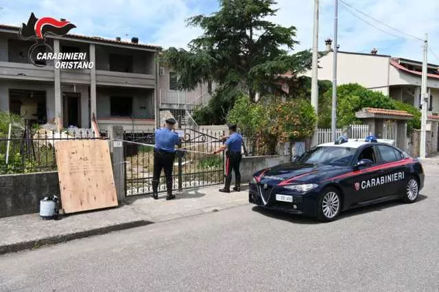 Carabinieir A Terralba.JPG Terralba, apre due bombole di gas e fa esplodere la sua casa: arrestato per strage