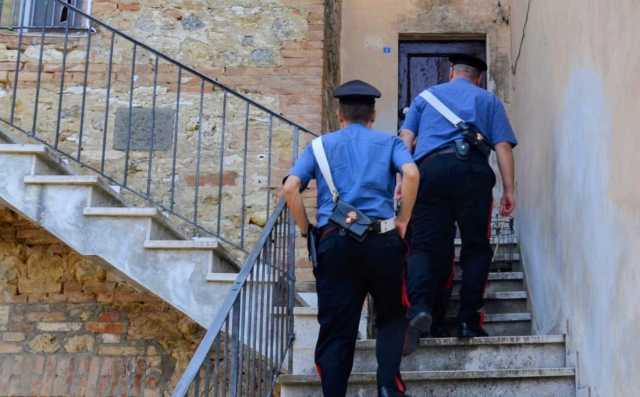 Carabinieri Scale Casa Paese