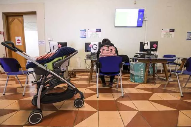 Figli Natalit Istat, natalità ai minimi storici in Italia: