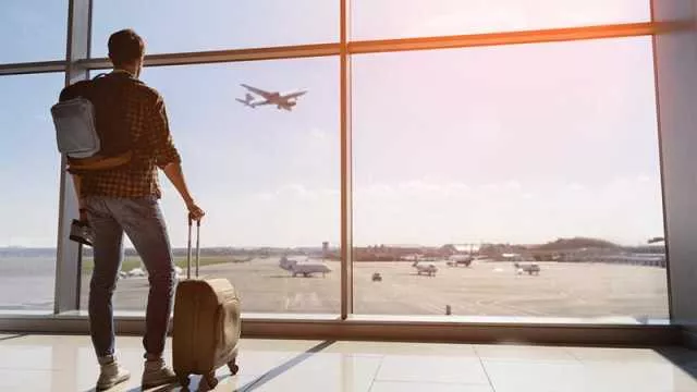 Chi sono i giovani che lasciano la Sardegna: più del 30% è laureato