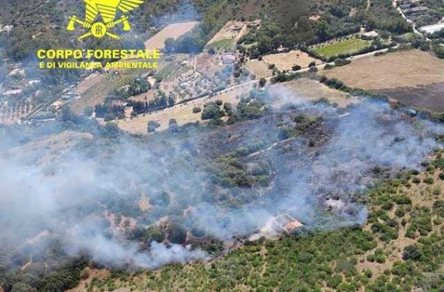 Grosso incendio a Domus de Maria vicino alla 195: case minacciate, scattano evacuazioni
