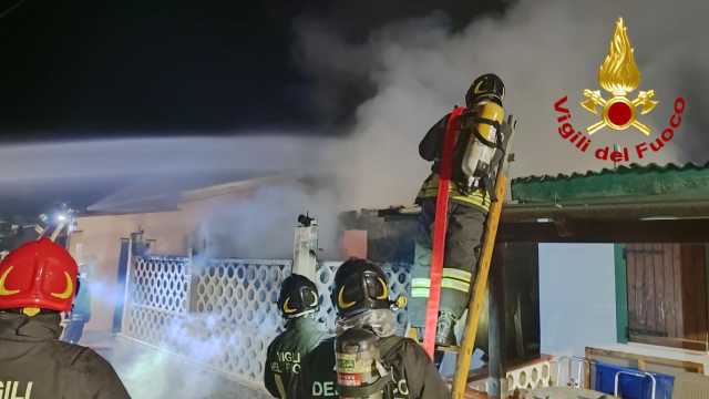 Paura nel nord Sardegna: un incendio distrugge una casa a Platamona