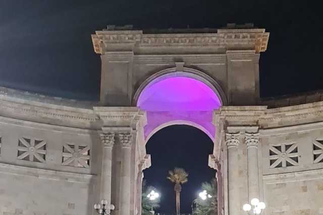 Cagliari, il Bastione si illumina di viola per la giornata mondiale sulla Sclerosi sistemica