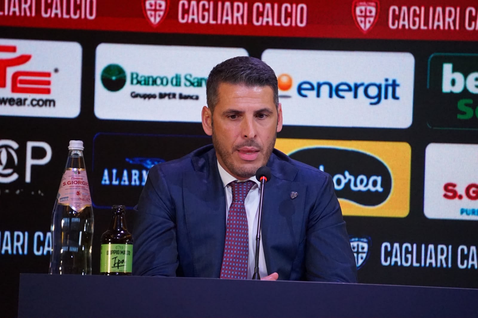 Accardi Foto Conferenza Il nuovo ds del Cagliari Accardi: