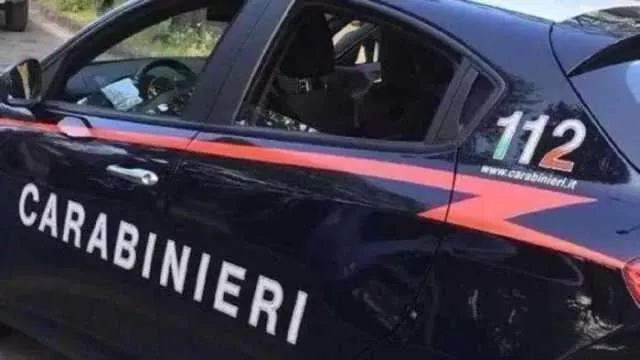 Sorpresa a spacciare a Cagliari, in casa varie droghe e un taser: arrestata una donna di 37 anni