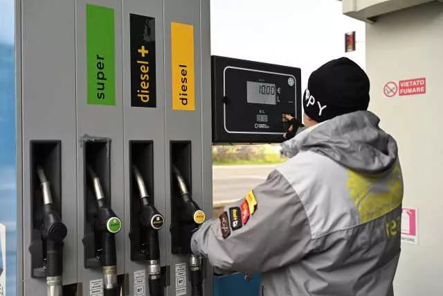 Caro Carburanti Caro carburanti, il Governo proroga il taglio delle accise fino a 3 luglio