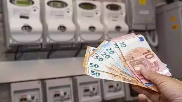 Luce e gas, 240mila sardi non riescono a pagare le bollette: la crisi colpisce il 15% delle famiglie