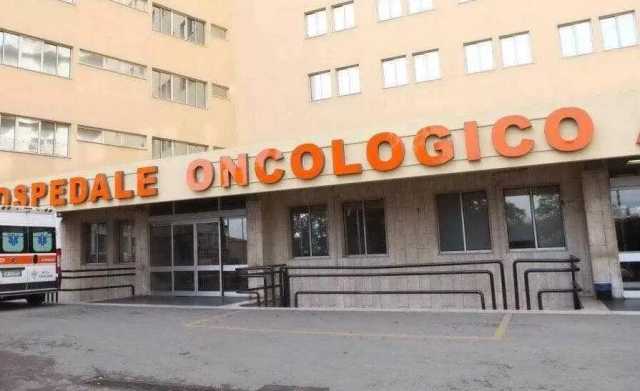 Cagliari, pazienti oncologici senza aria condizionata al Businco: al quinto piano si boccheggia