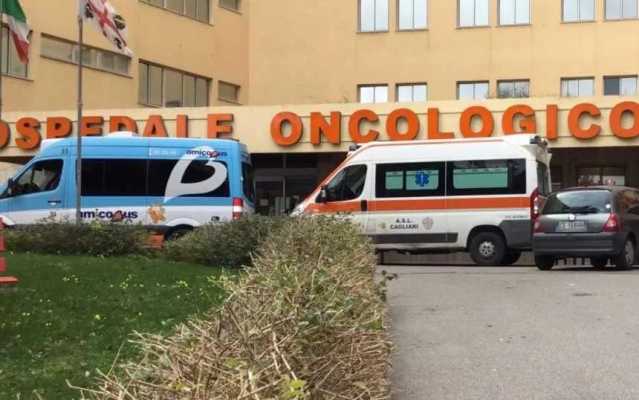 Cagliari, pazienti oncologici senza aria condizionata al Businco: al quinto piano si boccheggia