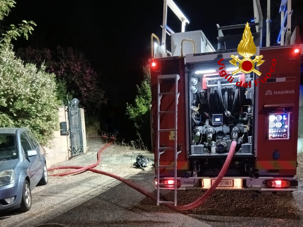 Paura per un incendio in una casa a Poggio dei Pini: in salvo l'unico abitante