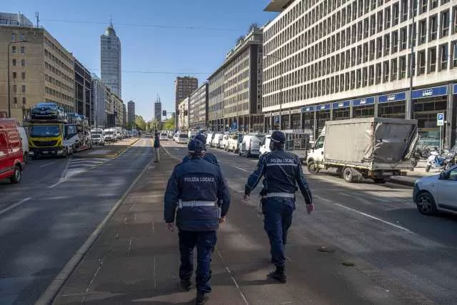 Polizia Locale Milano Agente della polizia locale muore durante un inseguimento in moto: dramma a Milano