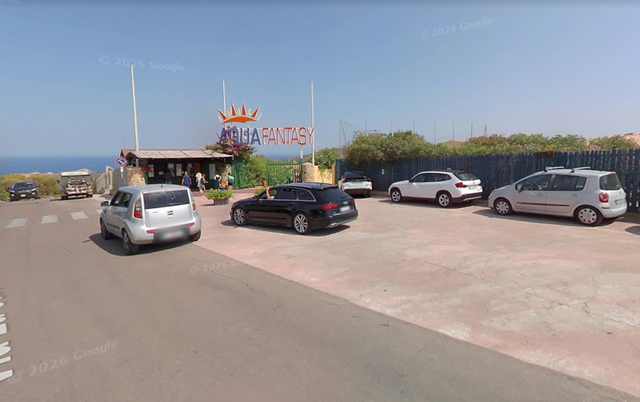 Minaccia di buttarsi nel vuoto: ragazza salvata da un carabiniere libero da servizio in un parco acquatico del nord Sardegna