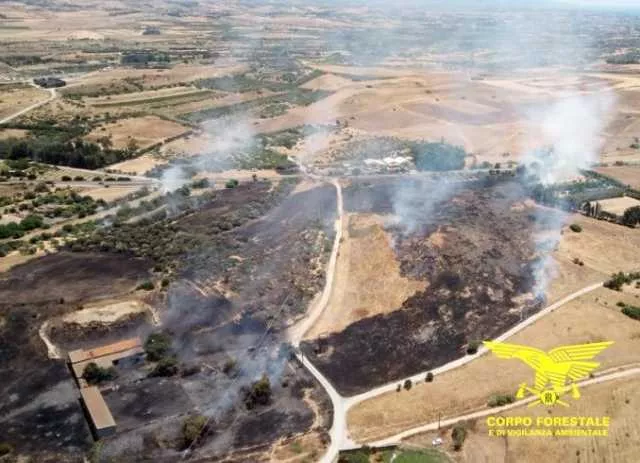 Incendio A Selargius 231245 Incendio a Selargius, densa colonna di fumo all'altezza dell'osservatorio astronomico (Video)